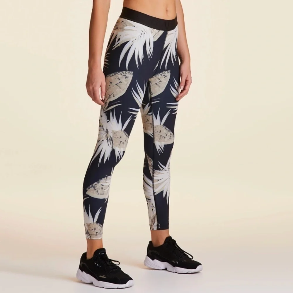 NWT Alala Primary Tight High Rose Skinny Leggings In Neutral Palm Print